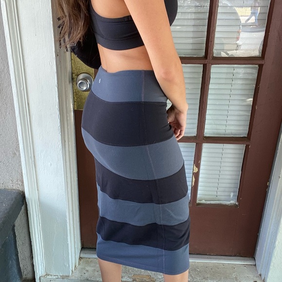 SOLD lululemon pencil midi skirt - Picture 4 of 9